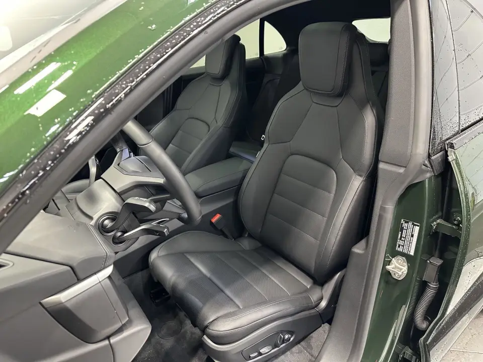 2025 Porsche Macan S - Photo 31
