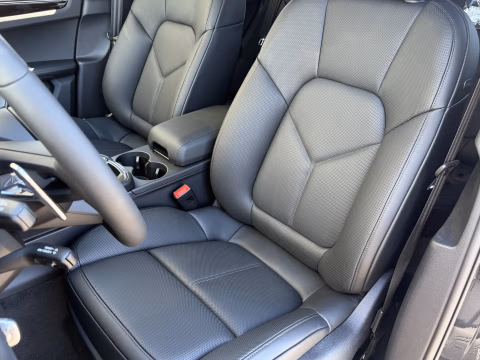2026 Porsche Macan T - Photo 35