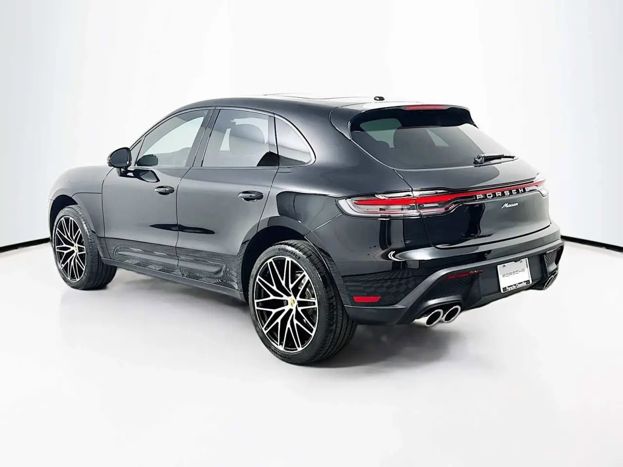 2025 Porsche Macan T - Photo 24