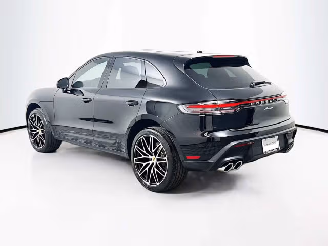 2025 Porsche Macan T - Photo 18