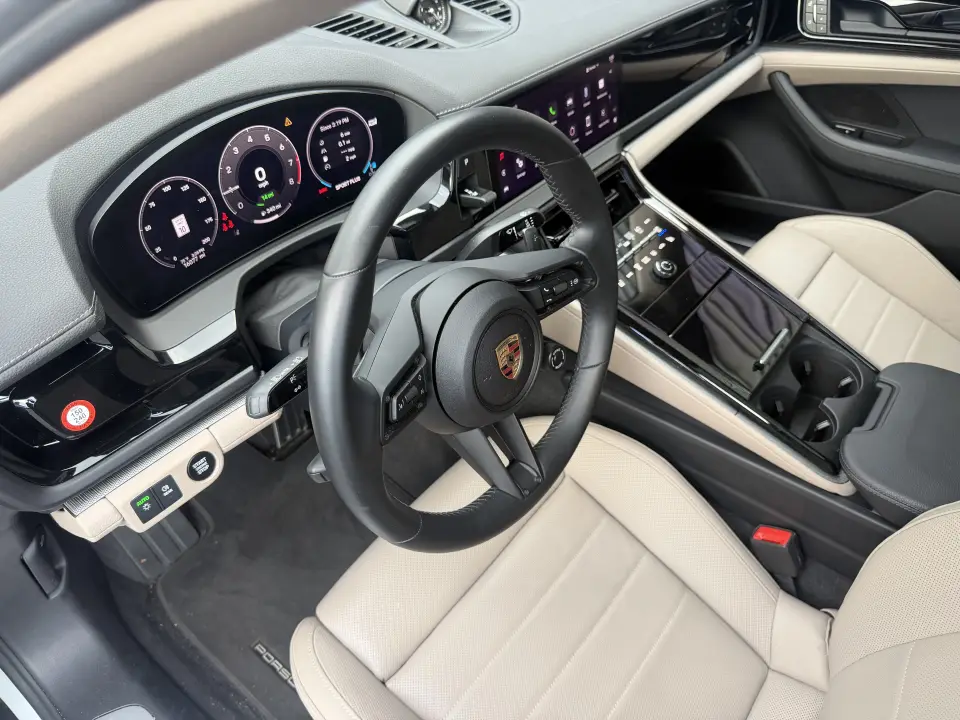2025 Porsche Panamera 31