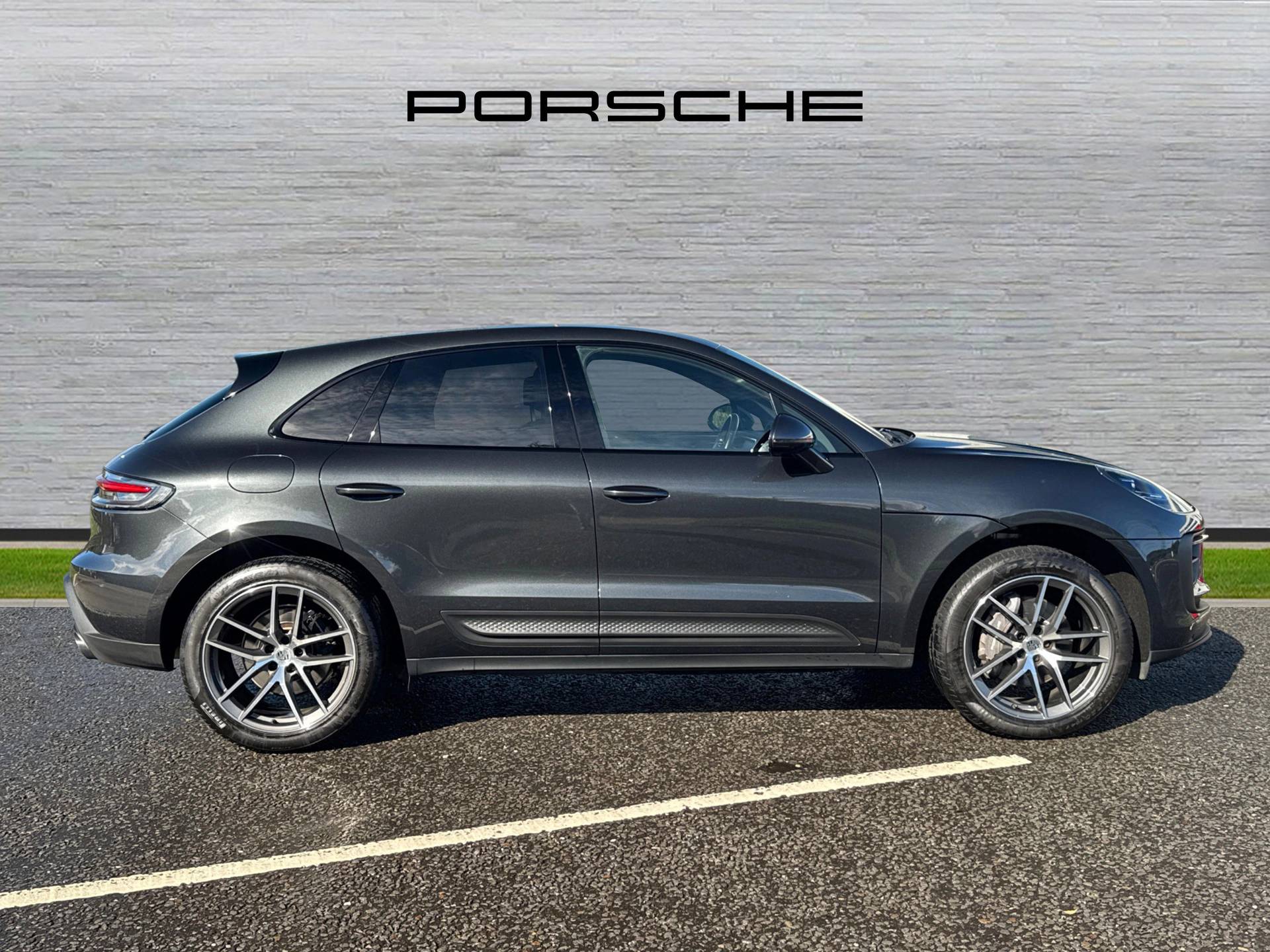 Macan, photo 2 of 31