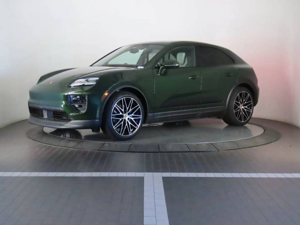 2025 Porsche Macan Base