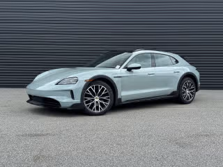 2025 Porsche Taycan 4S Cross Turismo's photo