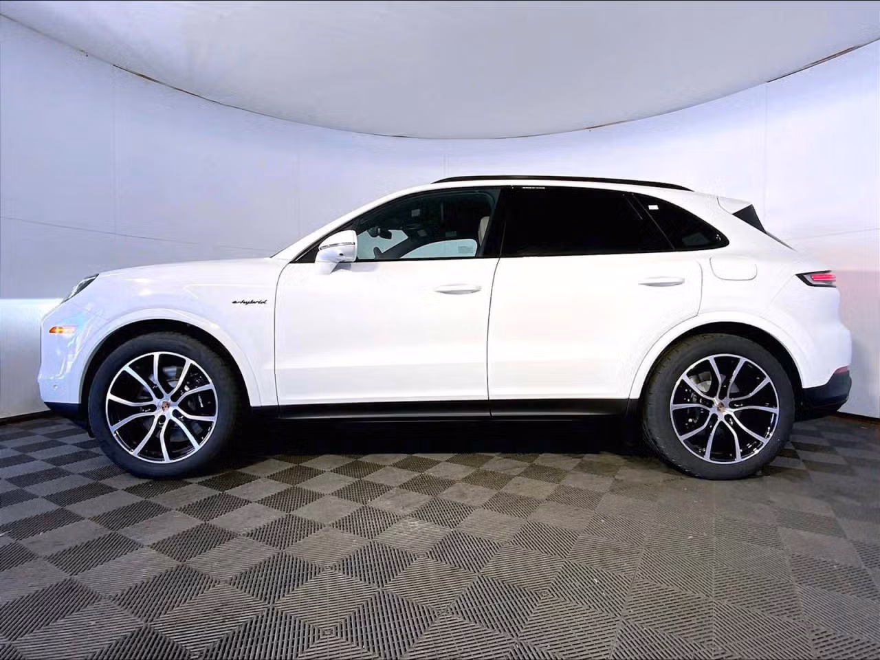 2025 Porsche Cayenne E-Hybrid - Photo 12