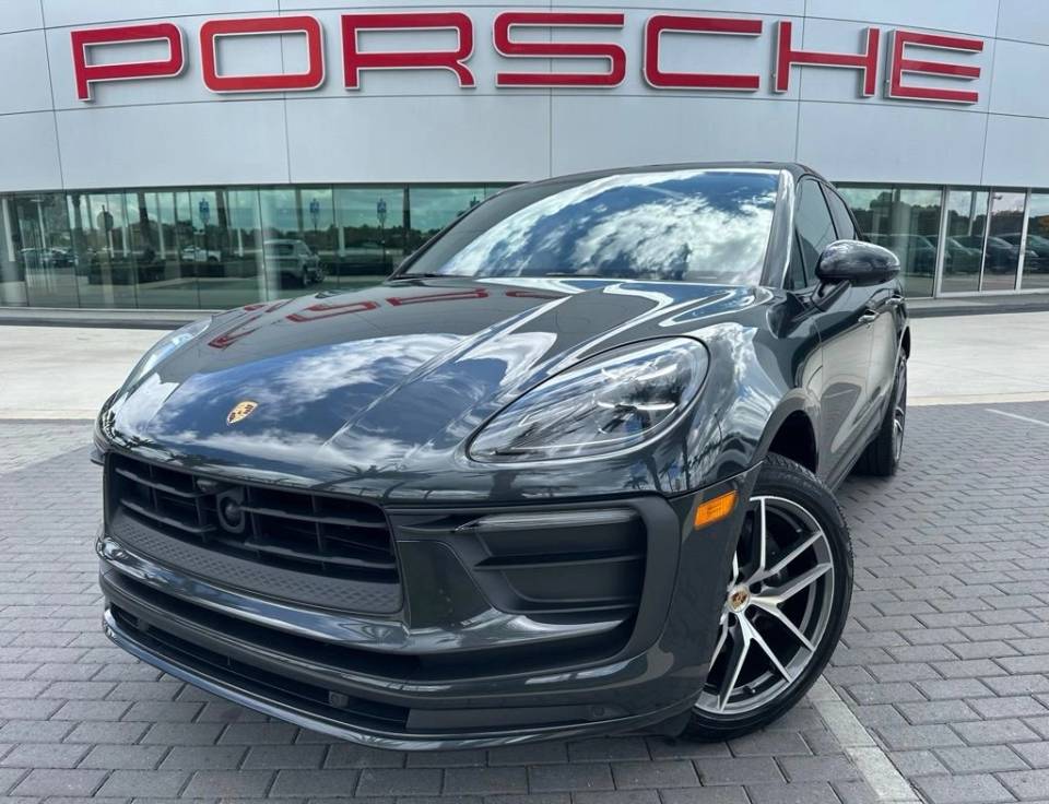 2023 Porsche Macan Base