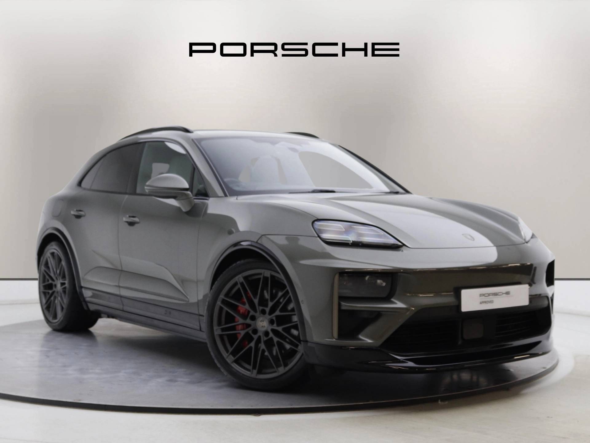 Macan Turbo, photo 1 of 38
