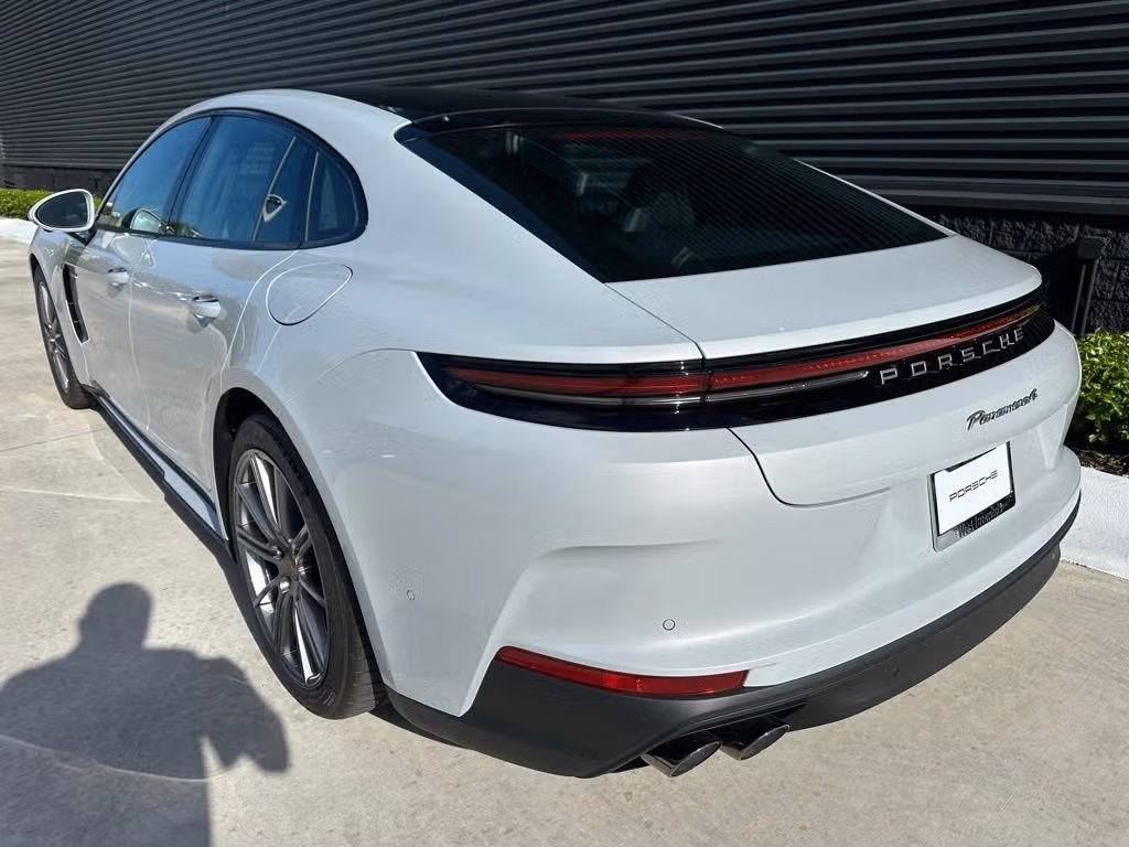 2025 Porsche Panamera 4 E-Hybrid - Photo 20