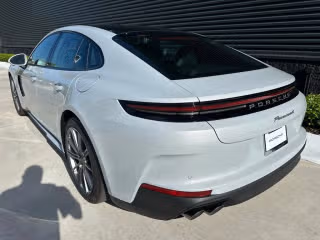 2025 Porsche Panamera 4 E-Hybrid - Photo 17