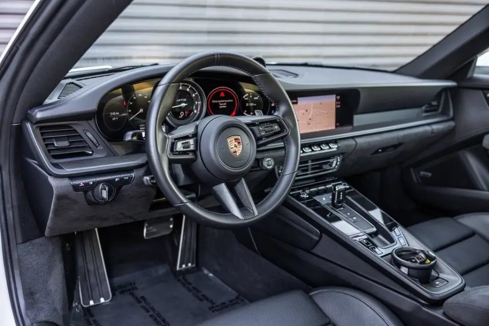 2024 Porsche 911 GTS - Photo 31