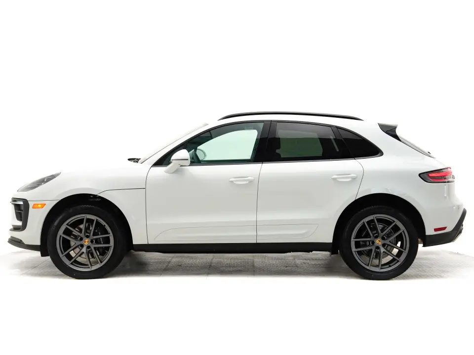 2025 Porsche Macan - Photo 15