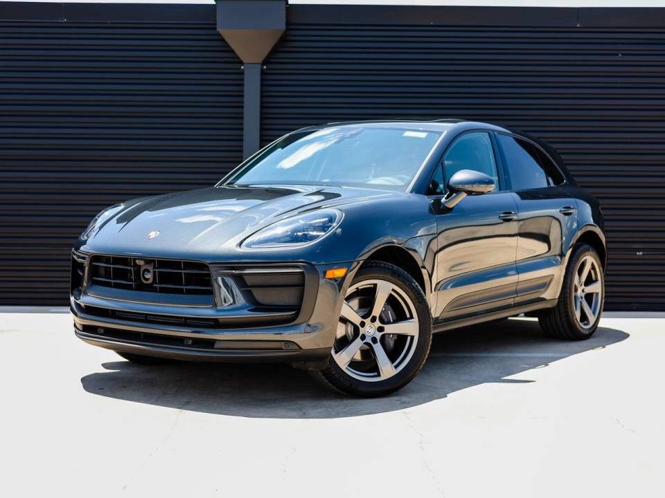 2025 Porsche Macan Base