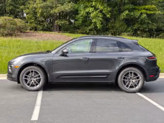 2026 Porsche Macan T - Photo 9