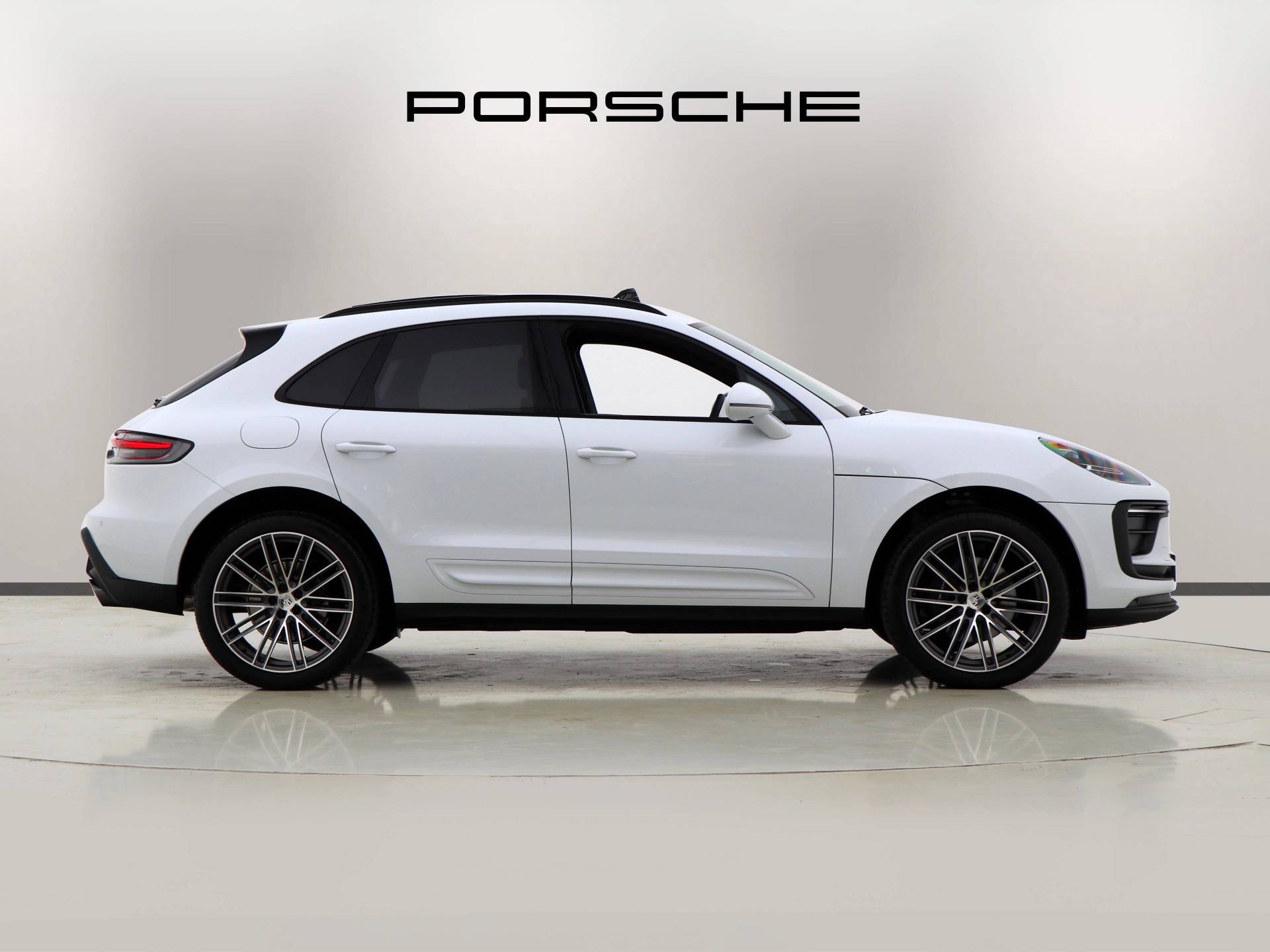 Macan, photo 2 of 50