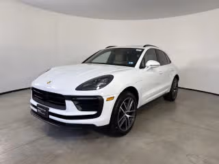 2025 Porsche Macan's photo