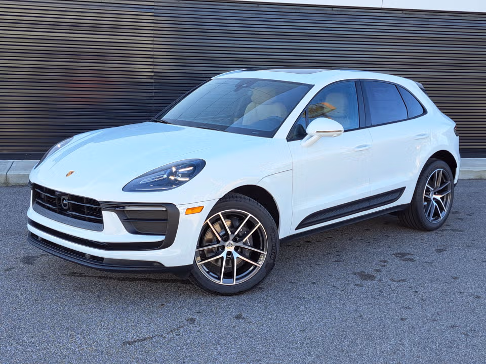 2026 Porsche Macan Base - Photo 3