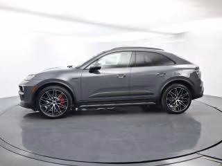 2026 Porsche Macan Turbo Electric - Photo 9