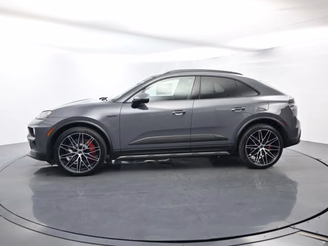 2026 Porsche Macan Turbo Electric - Photo 10