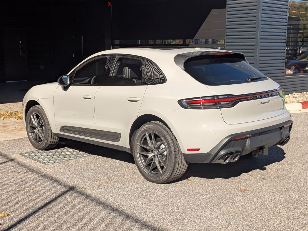 2026 Porsche Macan T - Photo 20