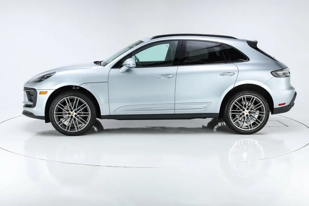 2026 Porsche Macan Base - Photo 16
