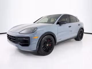 2025 Porsche Cayenne GTS's photo