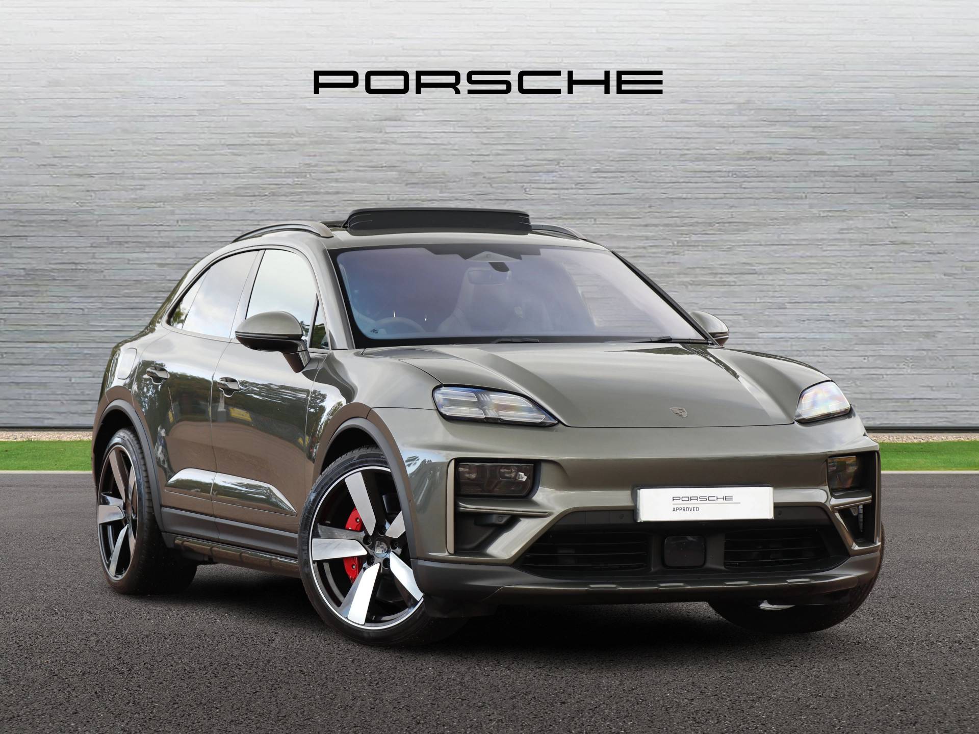 Macan Turbo, photo 1 of 38