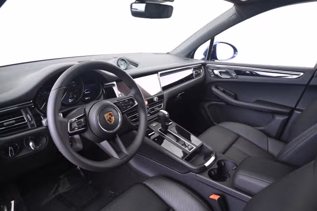 2026 Porsche Macan T - Photo 26