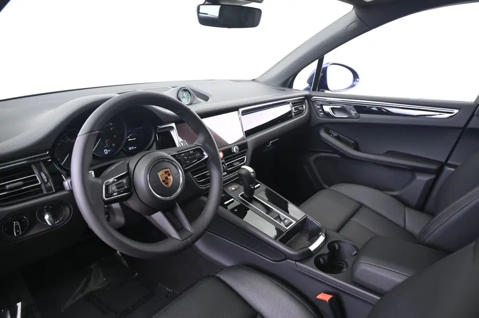 2026 Porsche Macan T - Photo 31