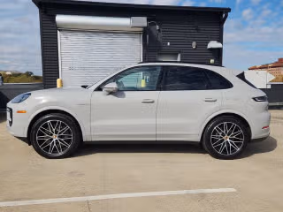2025 Porsche Cayenne E-Hybrid - Photo 9