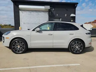 2025 Porsche Cayenne E-Hybrid - Photo 13