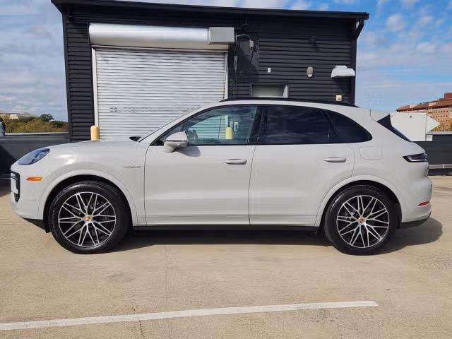 2025 Porsche Cayenne E-Hybrid - Photo 10
