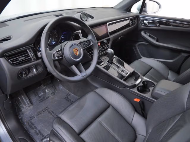 2026 Porsche Macan T - Photo 26