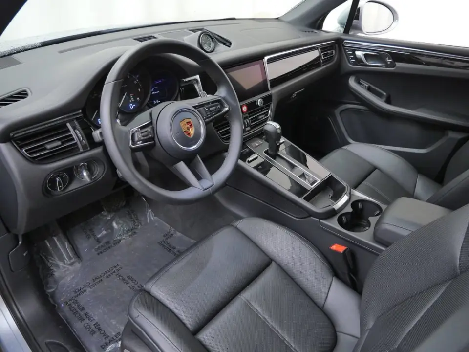 2026 Porsche Macan T - Photo 31