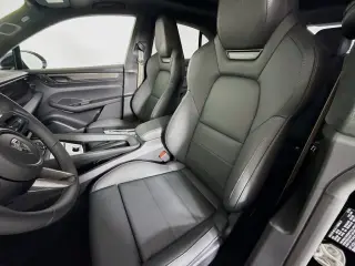 2025 Porsche Macan Turbo Electric - Photo 37
