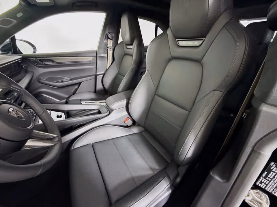 2025 Porsche Macan Turbo Electric - Photo 35