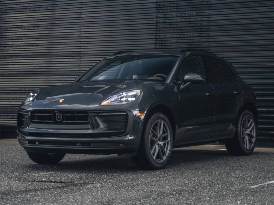 2025 Porsche Macan Base