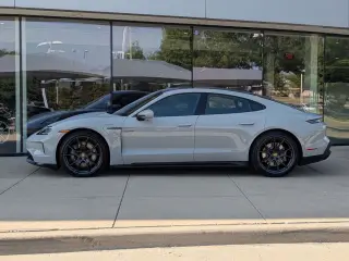 2026 Porsche Taycan GTS - Photo 13