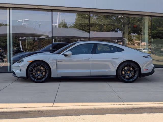 2026 Porsche Taycan GTS - Photo 10