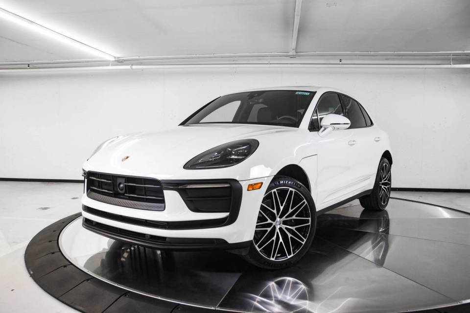 2026 Porsche Macan Base