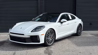 2025 Porsche Panamera 4's photo