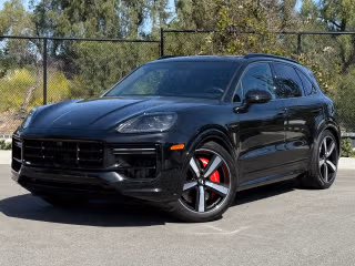2025 Porsche Cayenne Turbo E-Hybrid's photo