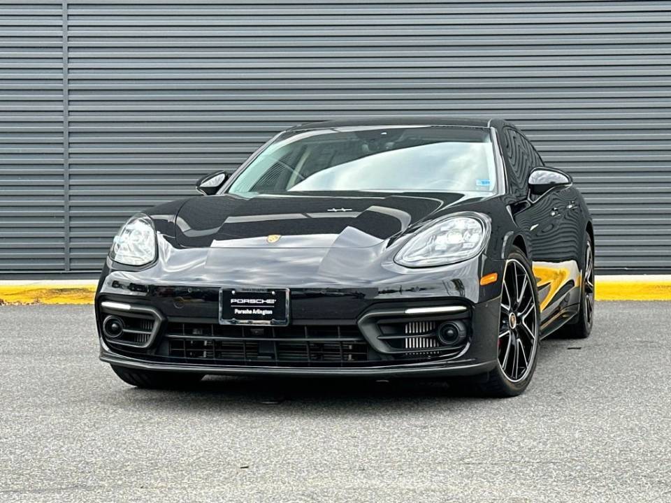 2022 Porsche Panamera S