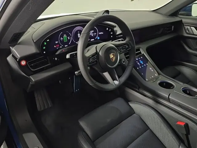 2025 Porsche Taycan Base - Photo 30