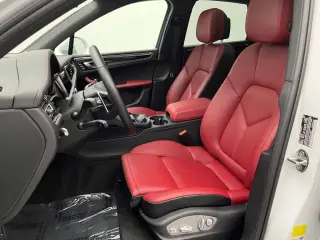 2025 Porsche Macan Base - Photo 37