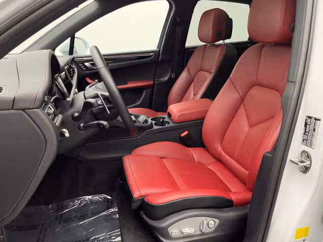 2025 Porsche Macan Base - Photo 34