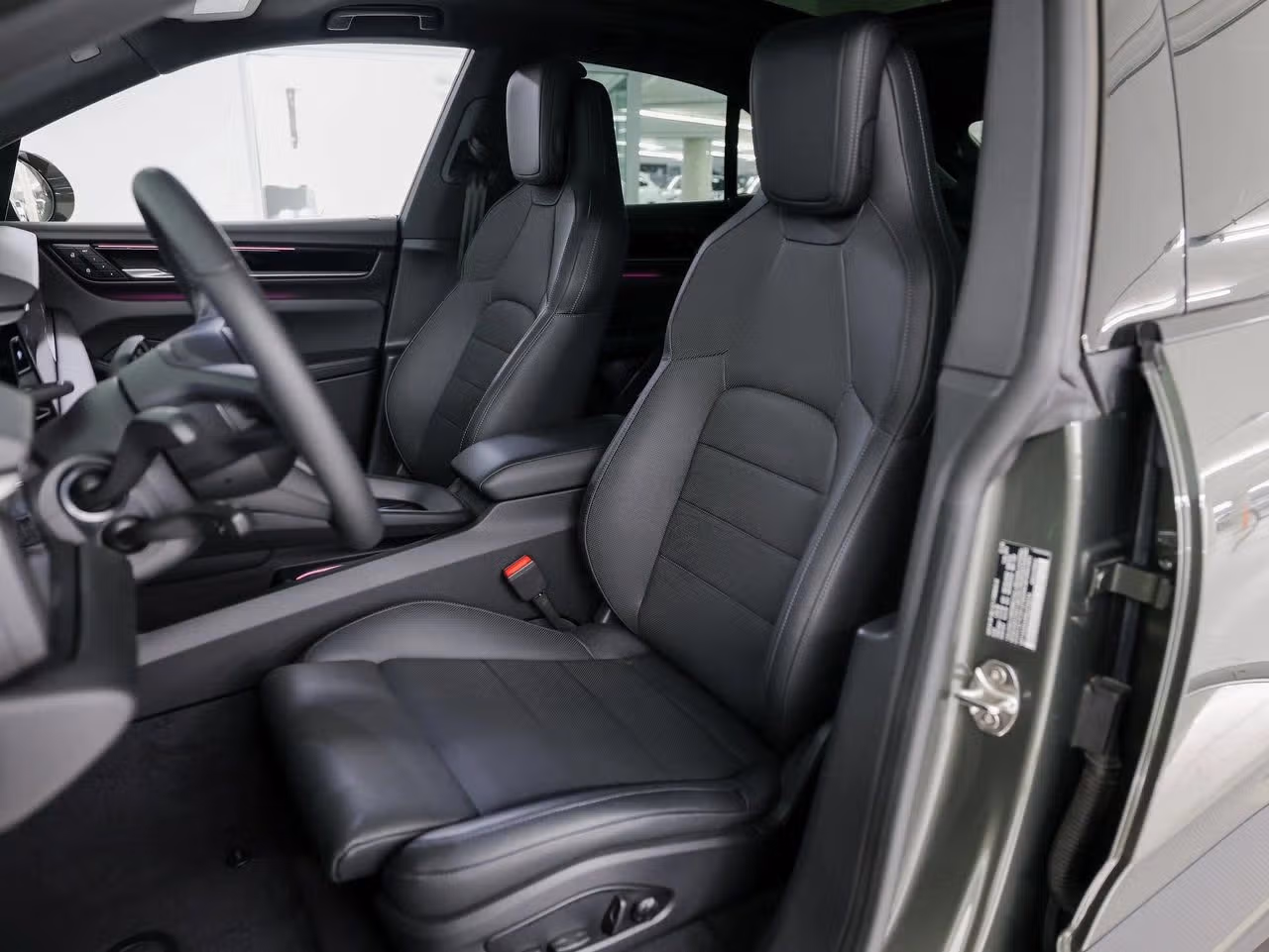 2025 Porsche Macan Base - Photo 36