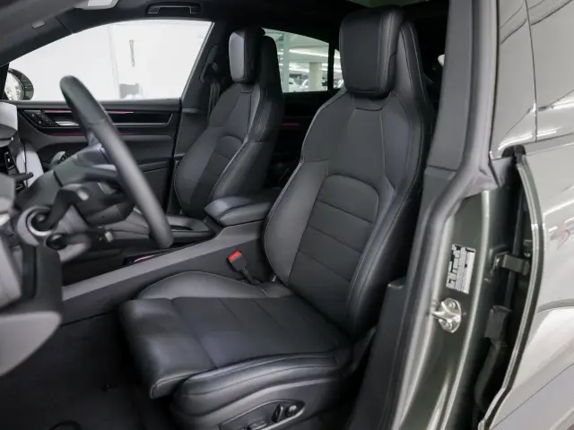 2025 Porsche Macan Base - Photo 38