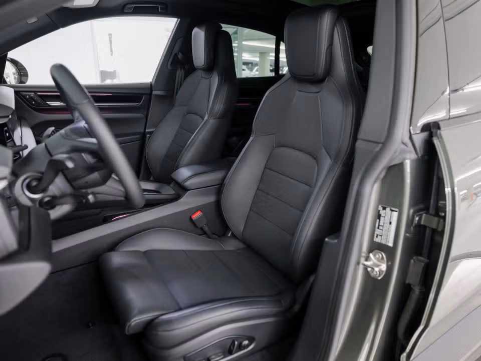 2025 Porsche Macan Base - Photo 35