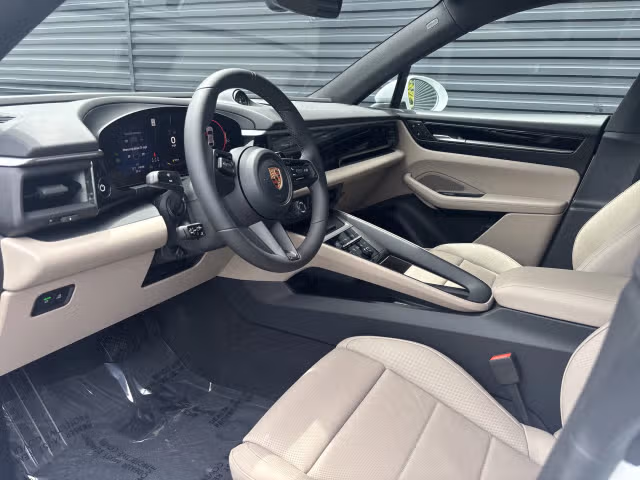 2025 Porsche Macan Base - Photo 26