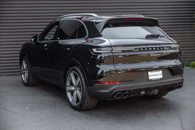 2024 Porsche Cayenne E-Hybrid - Photo 22